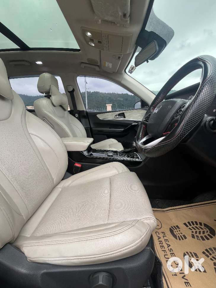 Mahindra Xuv700 2.0 Ax 7 Petrol At Luxury Pack Str, 2021, Petrol