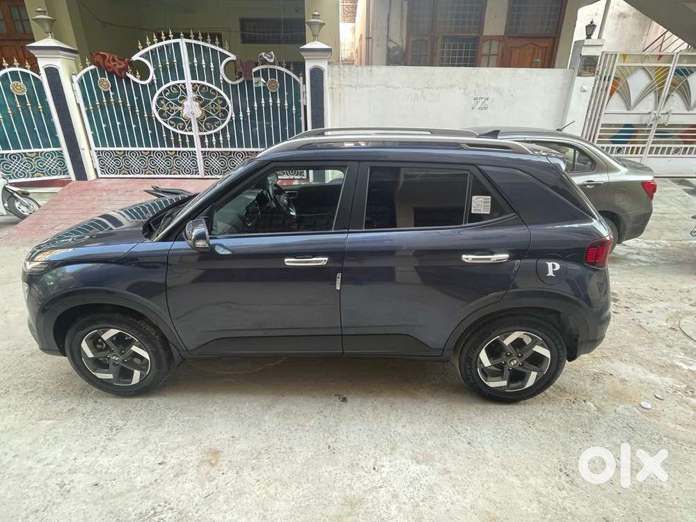 Hyundai Venue Manual - Less Driven.