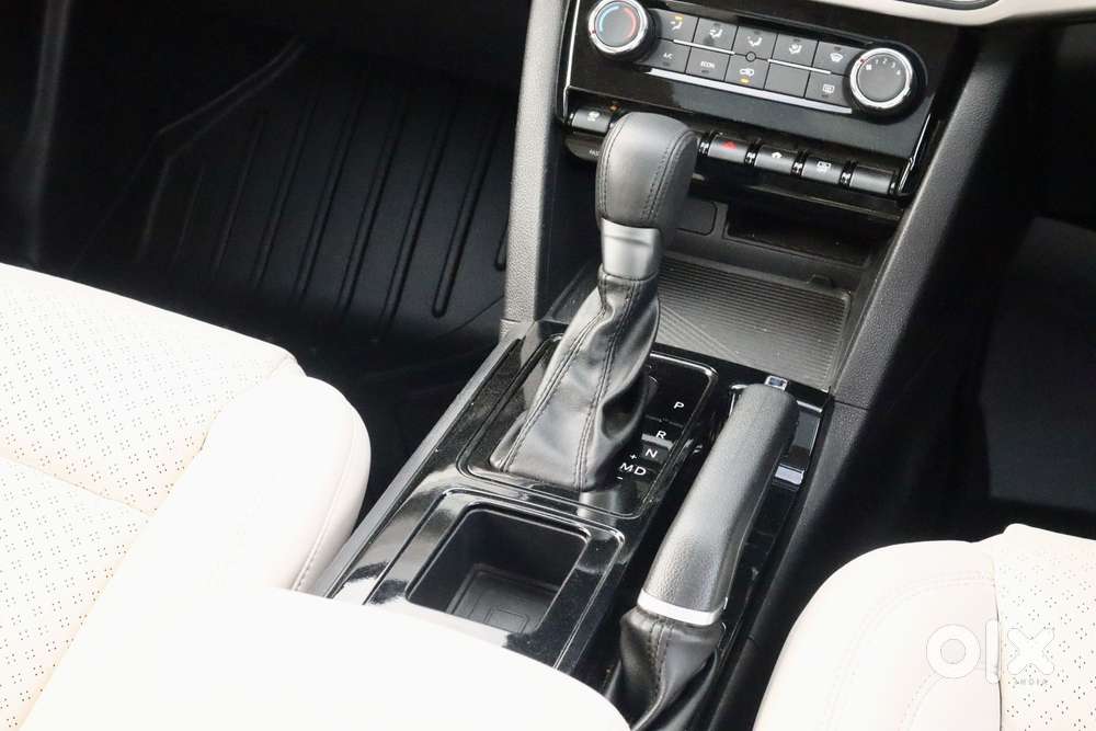 Mahindra Xuv700 2.0 Ax 5 Petrol At Str, 2024, Petrol