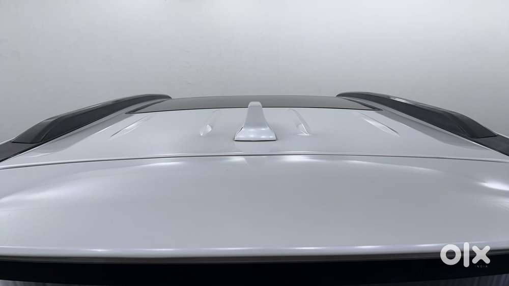 Mahindra Xuv700 2.0 Ax 5 Petrol Mt 7 Str, 2022, Petrol