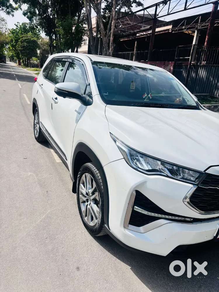 Toyota Innova Hycross 2024 Year