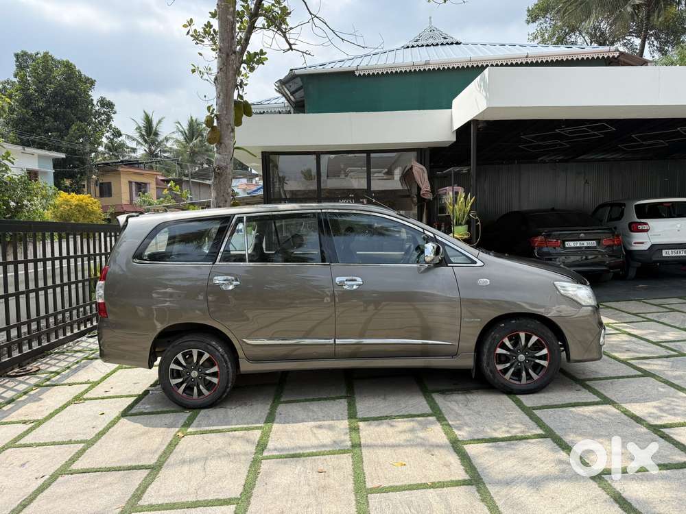 Toyota Innova 2.5 G (diesel) 8 Seater Bs Iv, 2016, Diesel