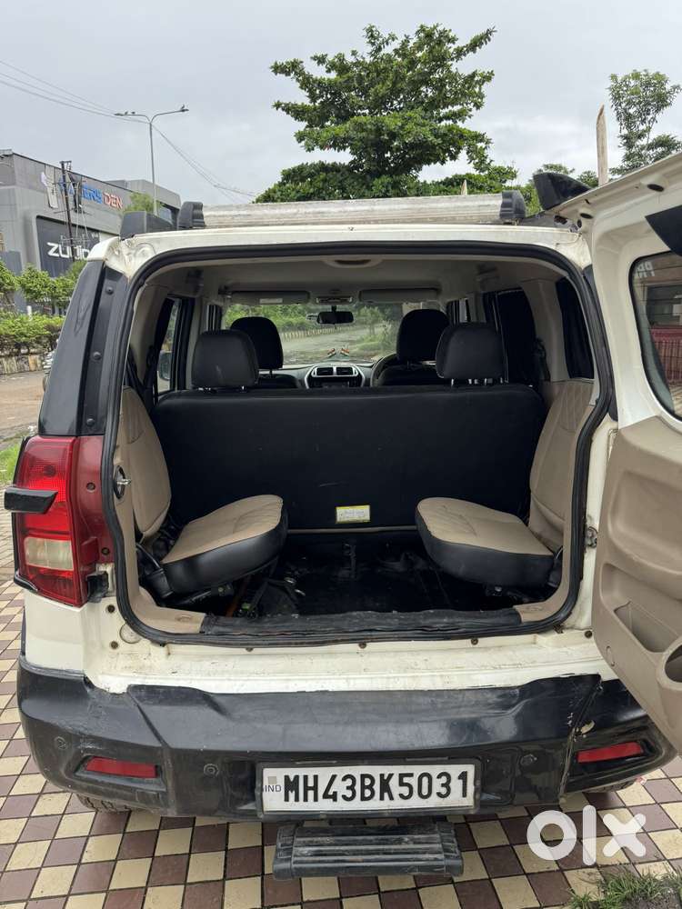 Mahindra Tuv 300 1.5 T10 (o) Amt, 2018, Diesel