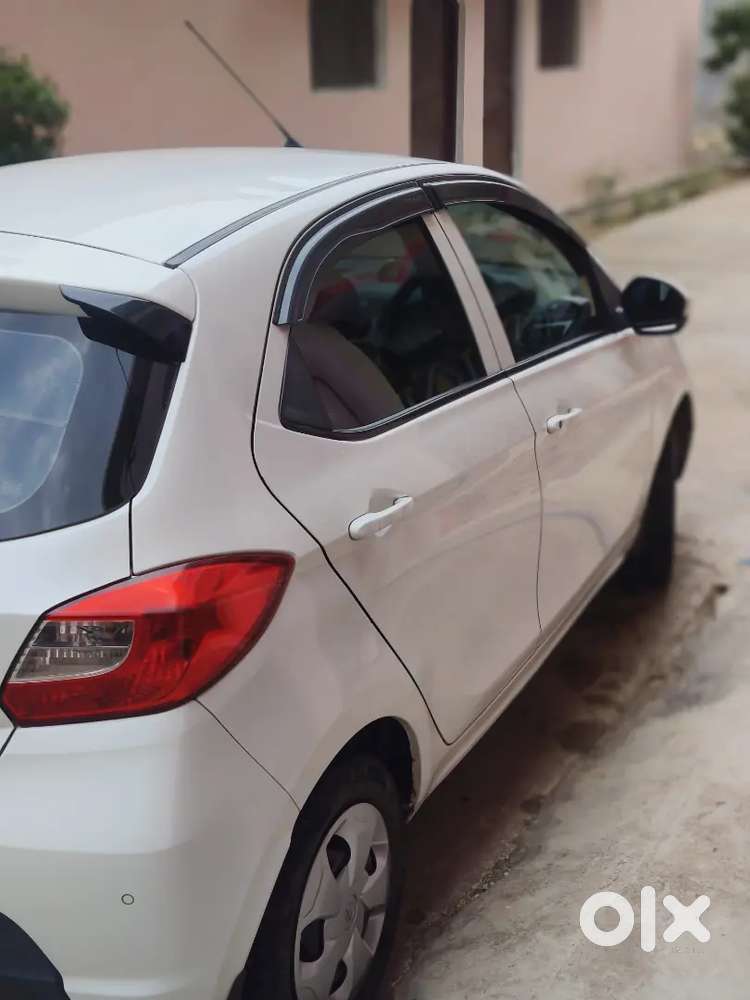 Showroom Condition Car.. Reason New Car Leni Hai