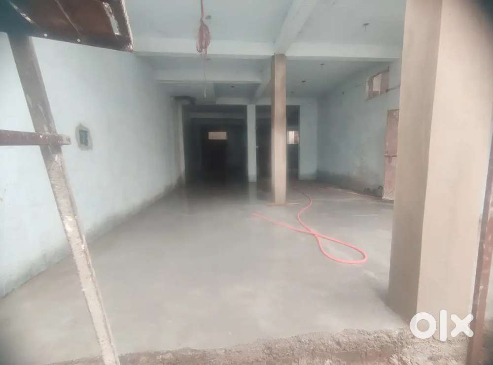 Godown/shop rent se dena hai pandri lodhipara me. Ground floor