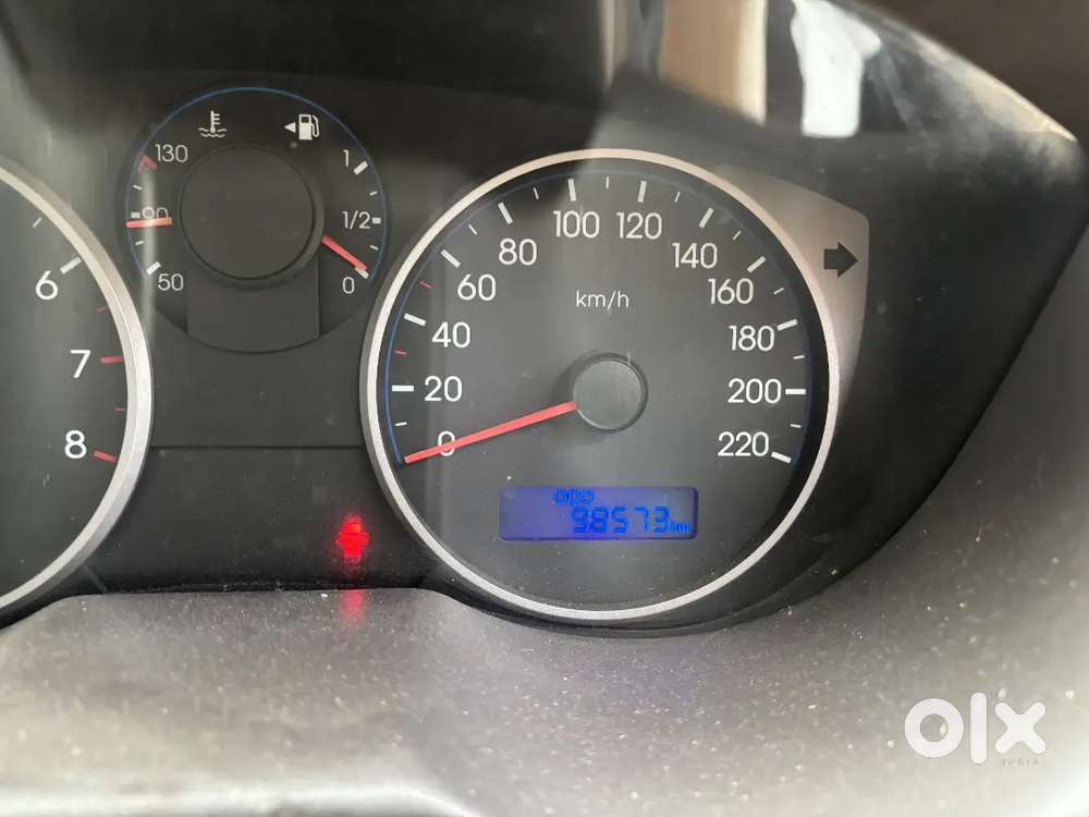 Doctor Female Car Reparshing Done Tiptop Condition