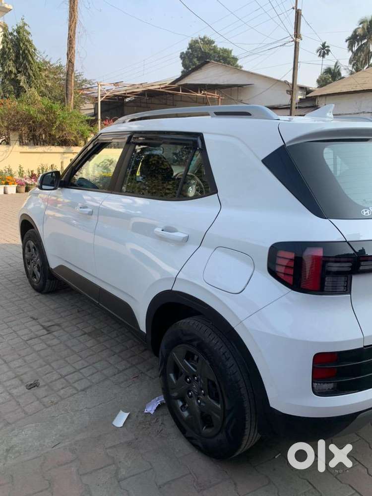 Hyundai Venue 2026 Petrol 4500 Km Driven