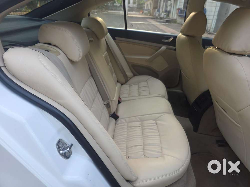 Skoda Laura Ambiente 2.0 Tdi Cr Manual, 2011, Diesel
