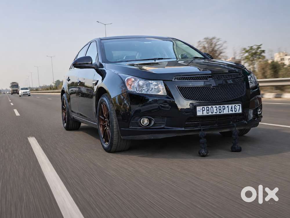 Chevy Cruze .. Original Speakers.. 2 Woofers.. Display Screen Sound.