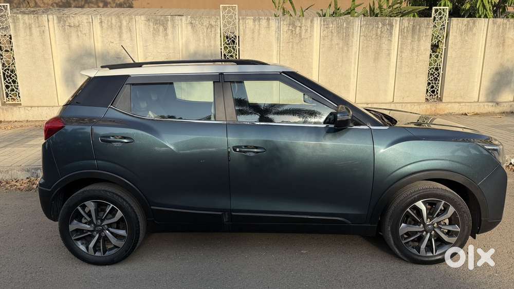 Mahindra Xuv300 1.2 W8 (o) Amt Petrol, 2023, Petrol