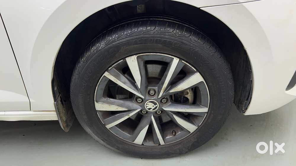 Skoda Slavia Style 1.0l Tsi Mt, 2022, Petrol