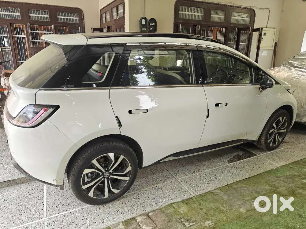 Mg Windsor Ev Essence Pro(53.9 Kwh)2025