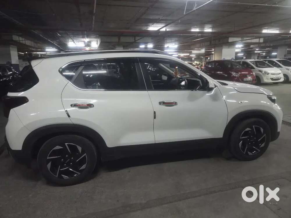 Showroom Track