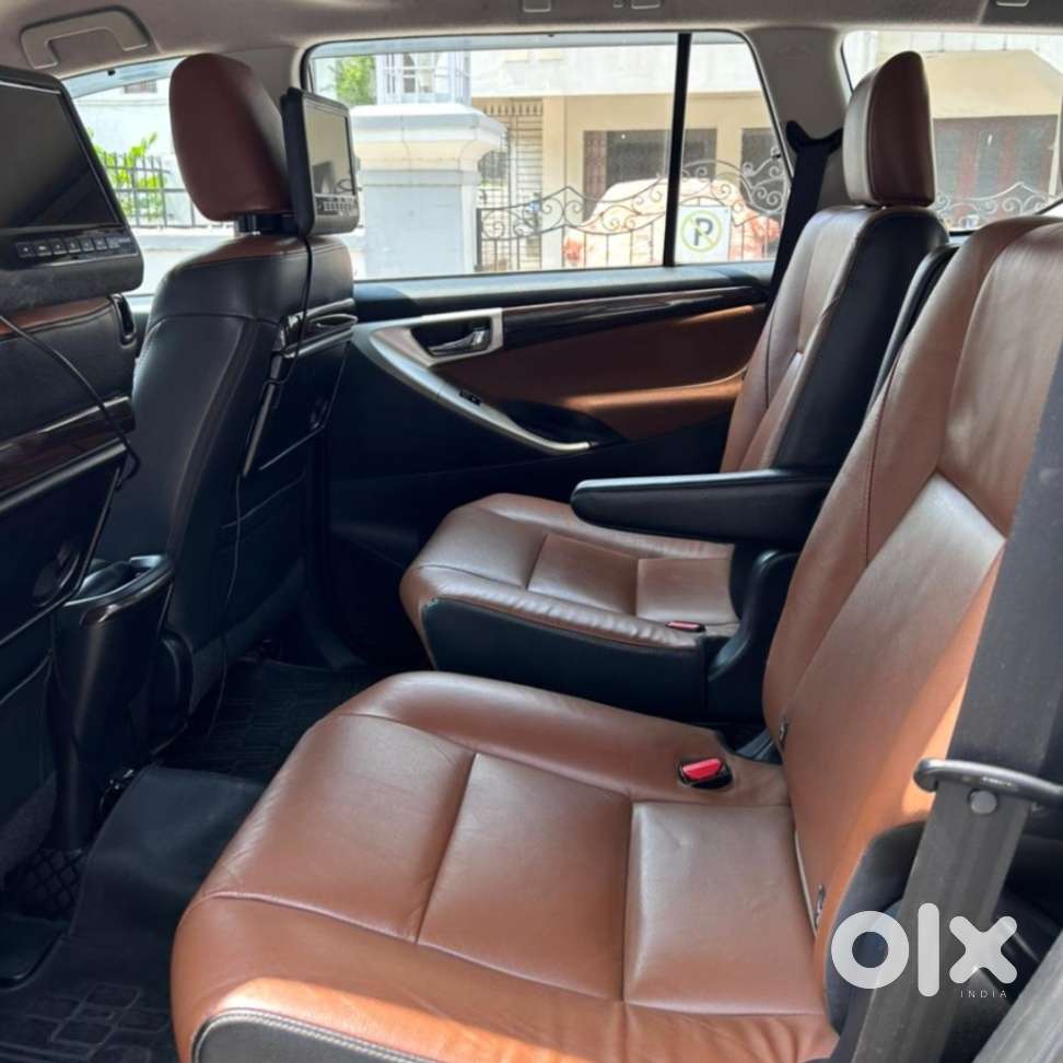 Toyota Innova Crysta 2.8 Zx At 7 Seater, 2017, Diesel