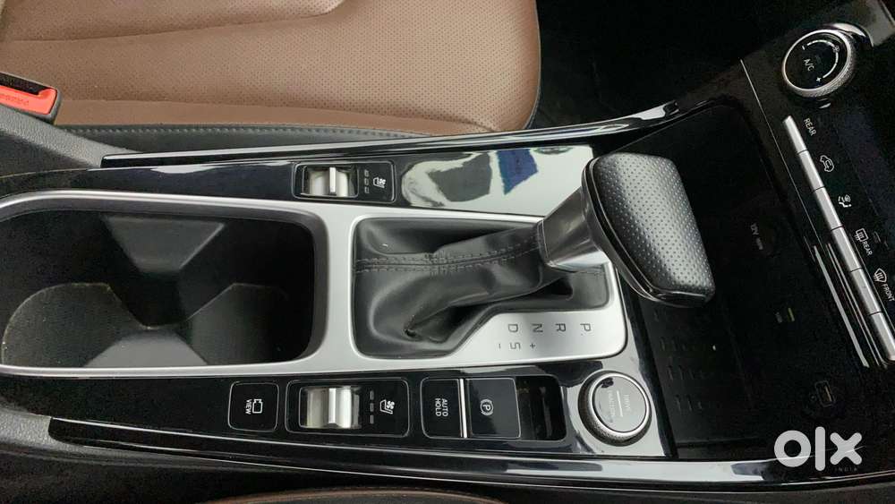 Hyundai Alcazar 2.0 Signature (o) Petrol At 6 Str, 2022, Petrol