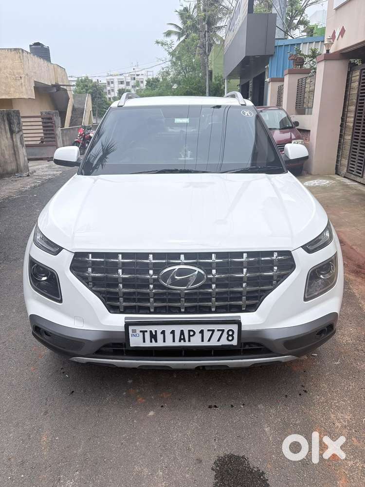 Hyundai Venue Petrol Well Maintained