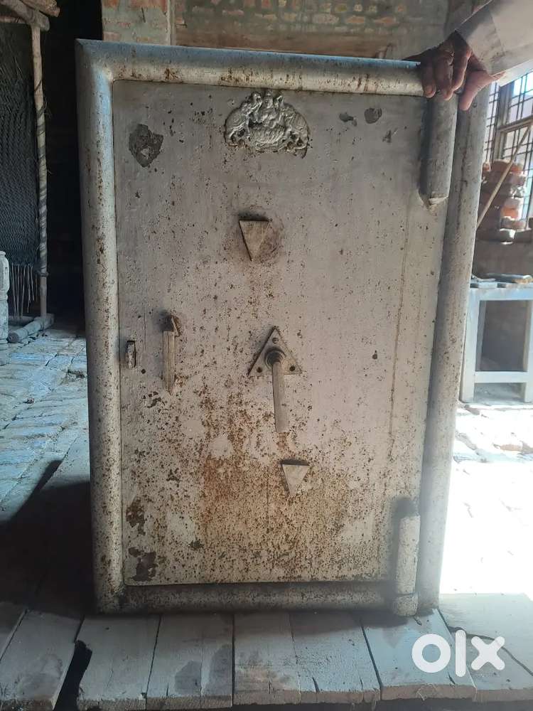 Tijori old model