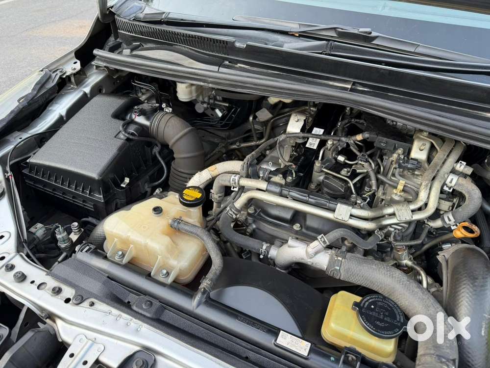 Toyota Innova Crysta 2.4 V 8 Str, 2016, Diesel