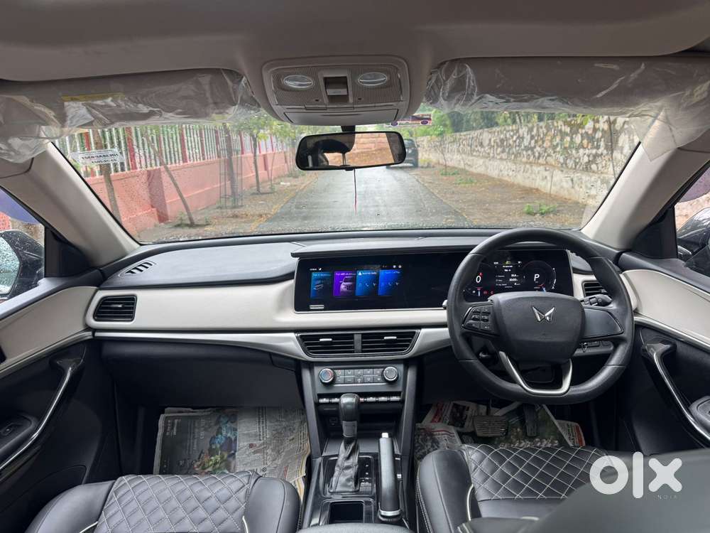 Mahindra Xuv700 2.2 Ax 5 Diesel At 7 Str, 2022, Diesel