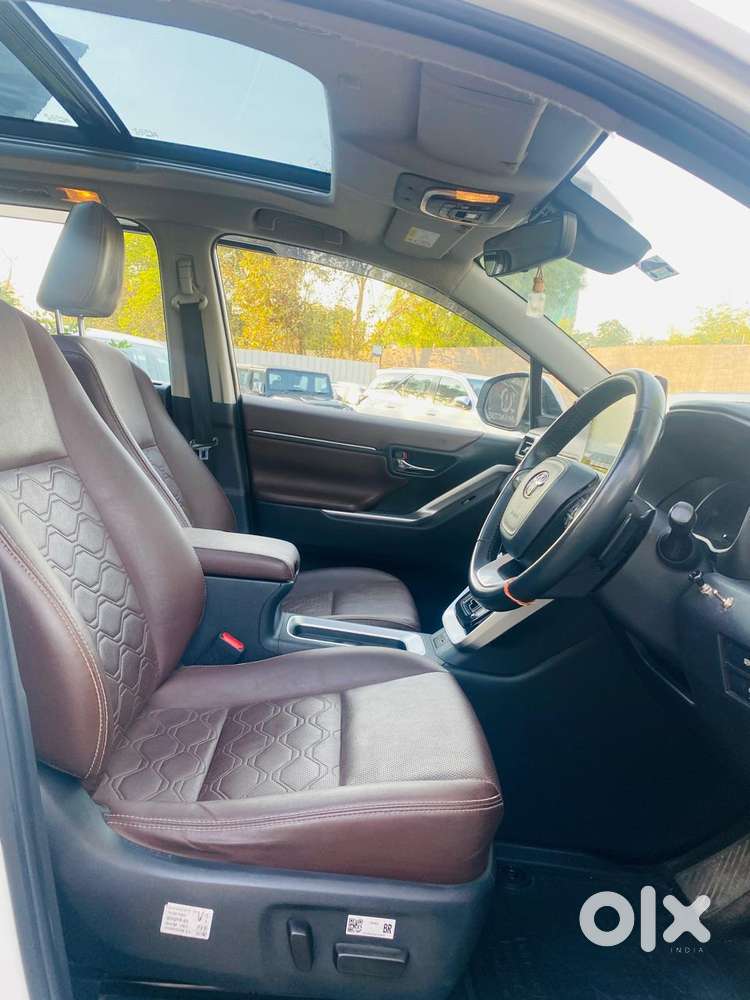 Toyota Innova Hycross 2.0 Zx Hybrid 7 Str, 2024, Petrol