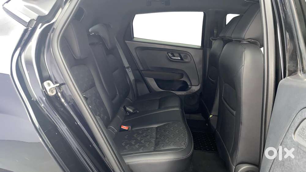 Tata Altroz 1.2 Xza Plus Dark Edition Dct, 2023, Petrol