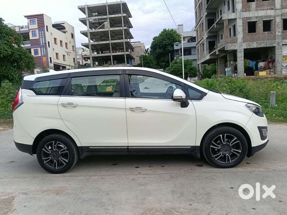 Mahindra Marazzo M8, 2018, Diesel