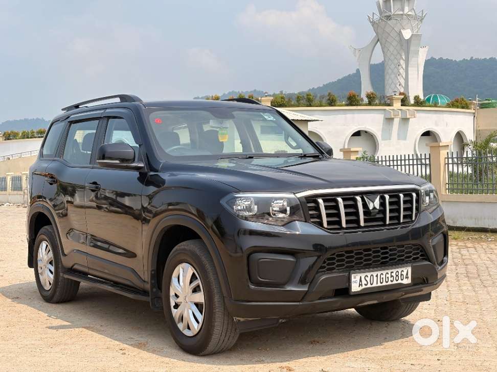 Mahindra Scorpio N Z4 Petrol At 7 Str, 2025, Petrol