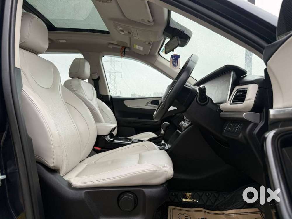 Mahindra Xuv700 2.2 Ax 7 Diesel At Luxury Pack Str Awd, 2022, Diesel