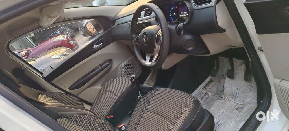 Renault Triber Rxz, 2023, Petrol