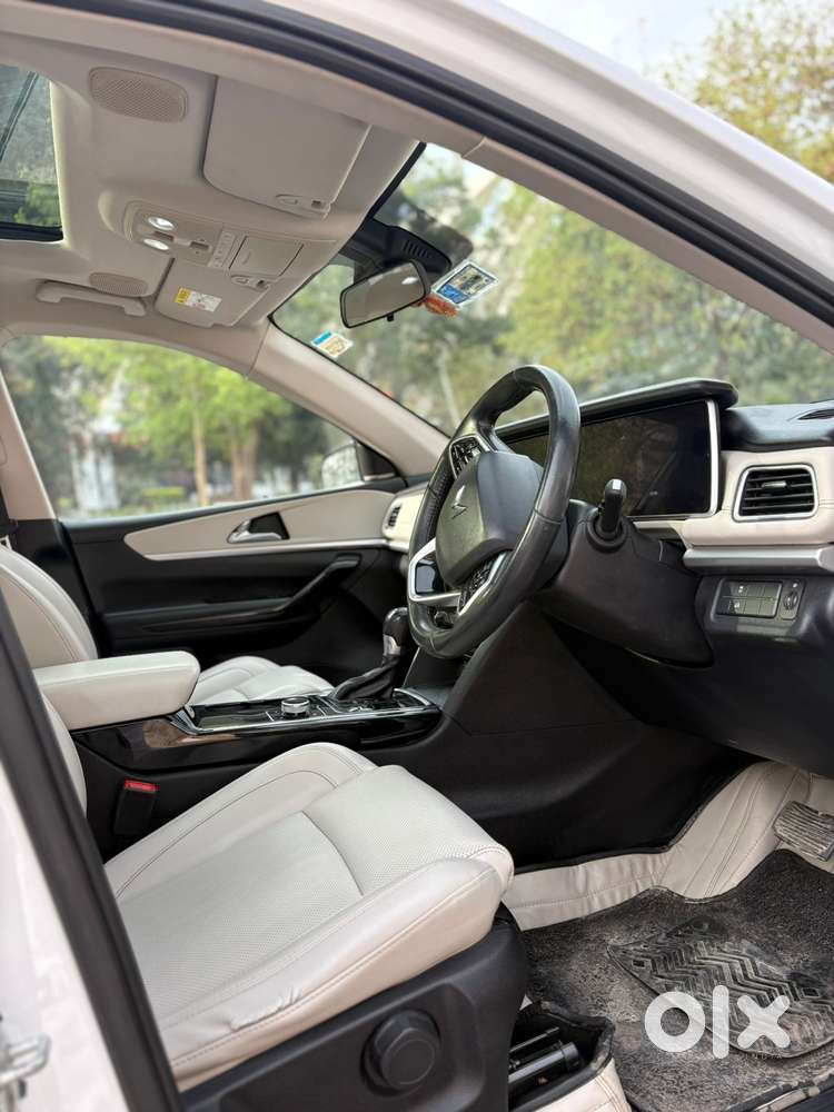 Mahindra Xuv700 2.2 Ax 7 Diesel At Str, 2022, Diesel