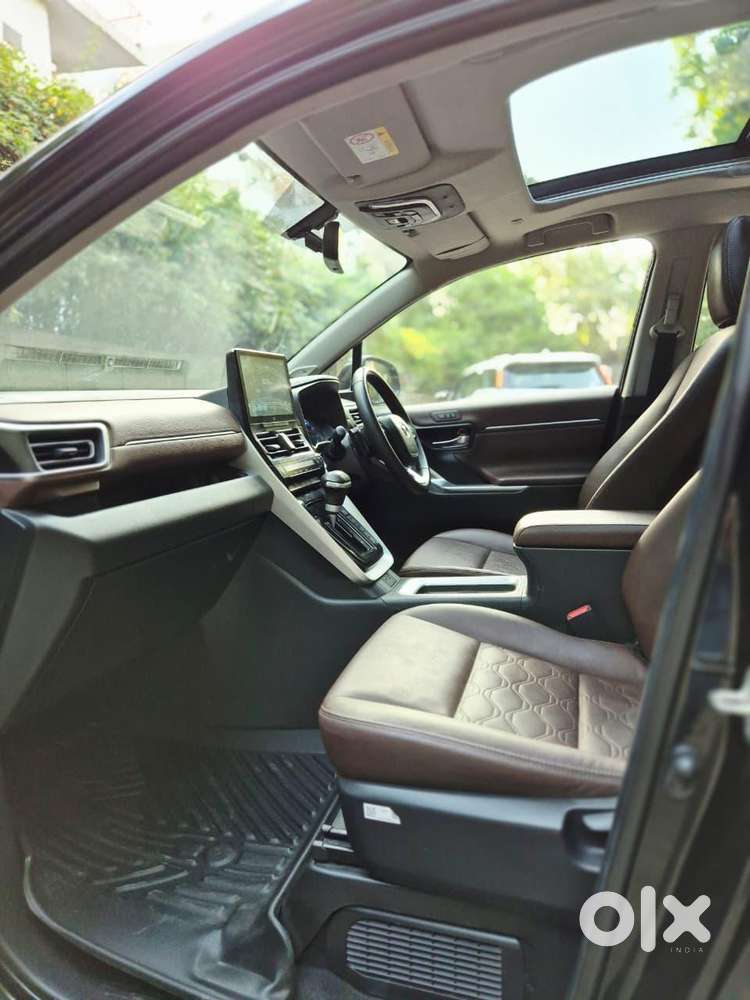 Toyota Innova Hycross 2.0 Zx Hybrid 7 Str, 2023, Petrol