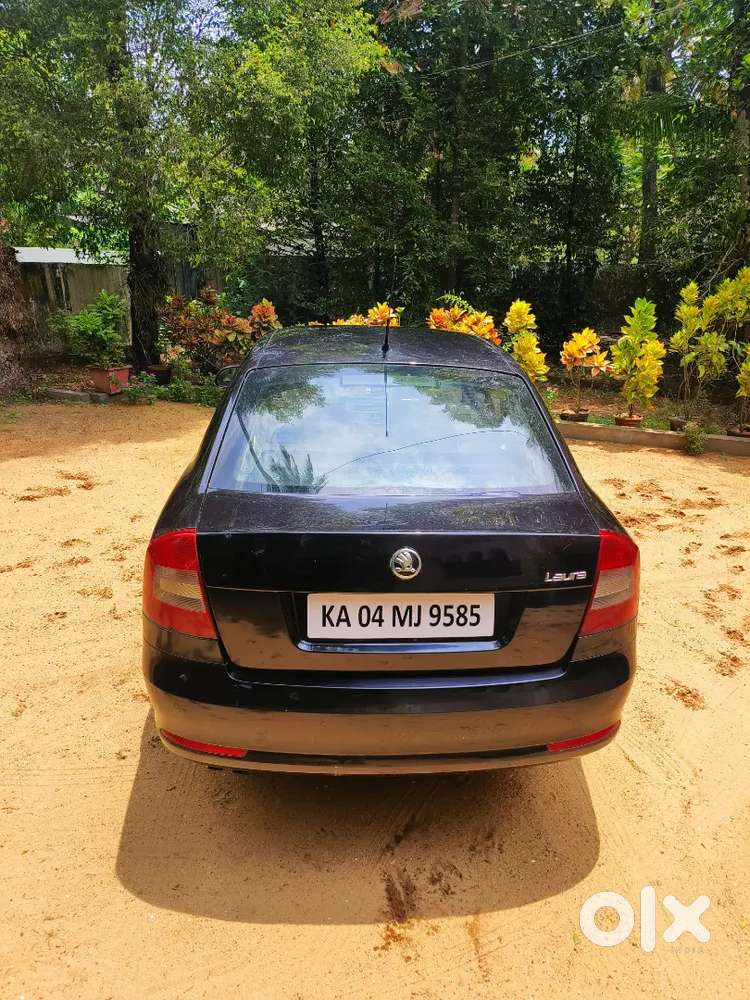 Black Skoda Laura 1.8tsi