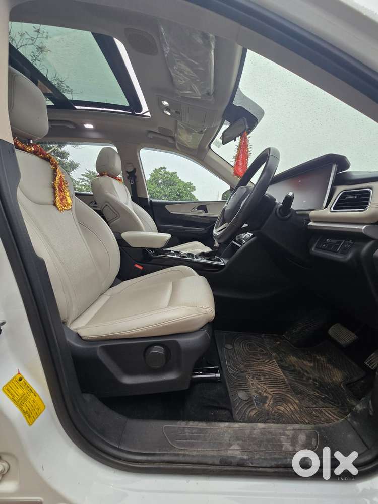 Mahindra Xuv700 2.2 Ax 7 Diesel At Luxury Pack Str Awd, 2022, Diesel
