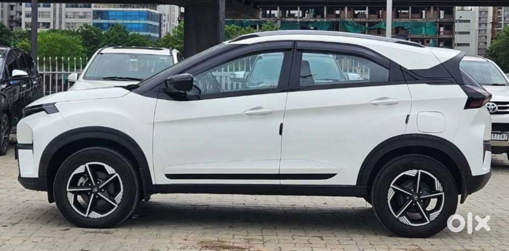 Tata Nexon Creative Plus S 1.2 Revotron Petrol 6 Mt Dt, 2025, Cng & ..