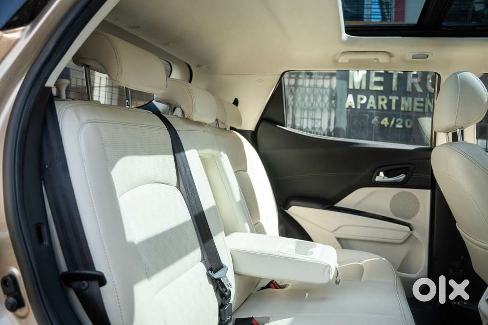 Mahindra Xuv 3xo Ax7l Petrol Mt, 2025, Petrol