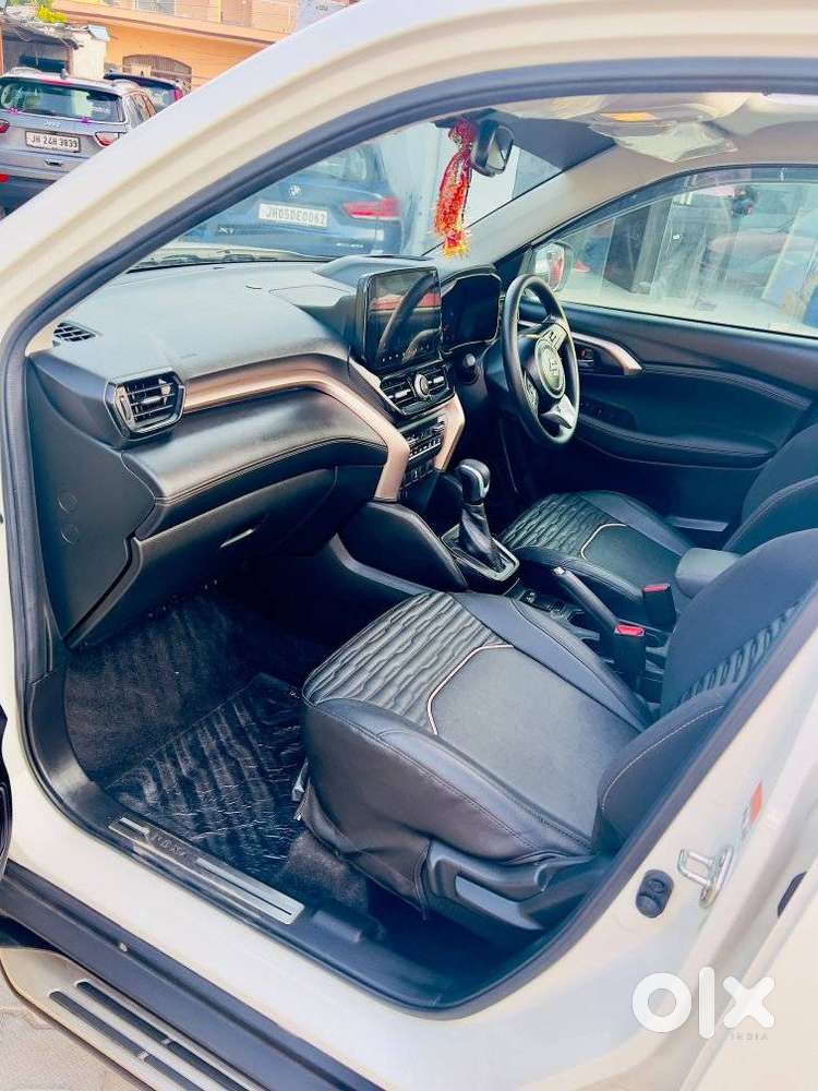 Maruti Suzuki Grand Vitara 1.5 Zeta Plus Intelligent Hybrid Ecvt, 20..