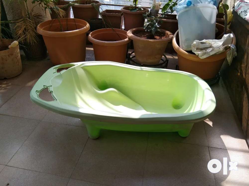 Large bath tub for sale Other Household Items 1751920019