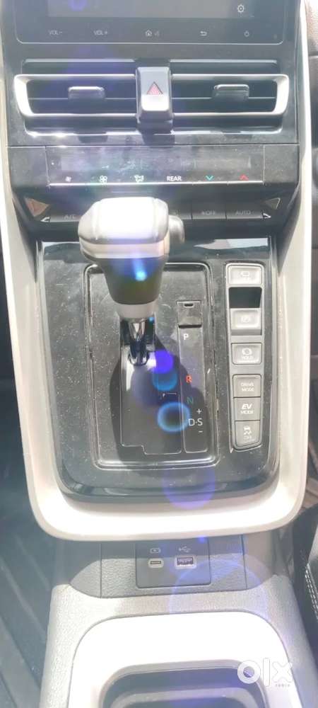 Toyota Innova Hycross 2.0 Vx Hybrid 7 Str, 2025, Petrol
