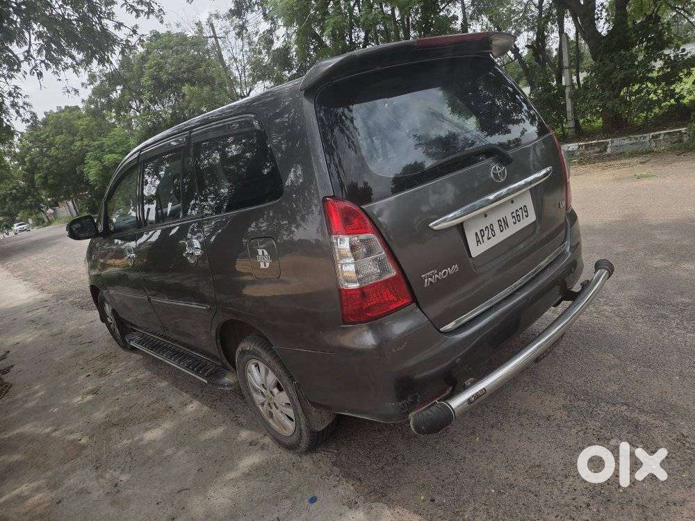 Toyota Innova 2.5 V Diesel 7-seater, 2010, Diesel