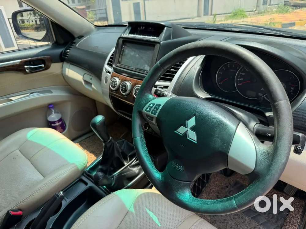 Mitsubishi Pajero Sport 2015



Mitsubishi  Pajero