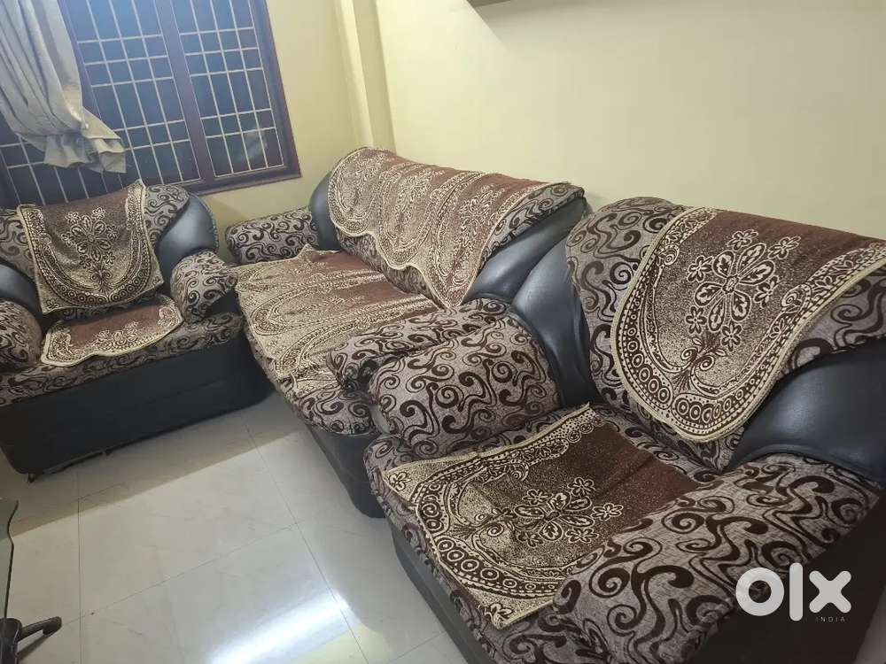 5-Seater Heavy Duty Sofa Set (3+1+1) &ndash; Well Maintained & Sturdy