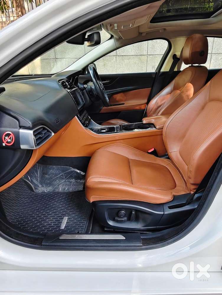 Jaguar Xe Portfolio, 2016, Petrol