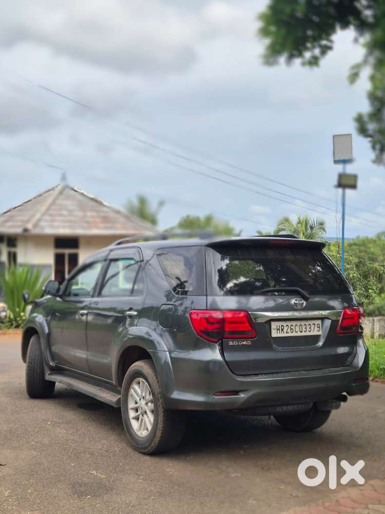 Toyota Fortuner 4x4 Manual Limited Edition, 2015, Diesel
