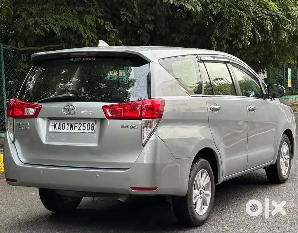 Tayota Innova Crysta 2.4 V