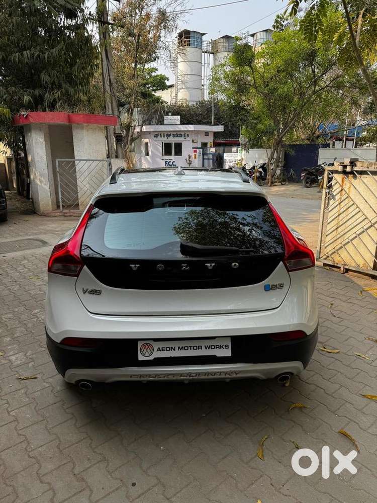 Volvo V40 Cross Country 2015 Diesel In Good Condition