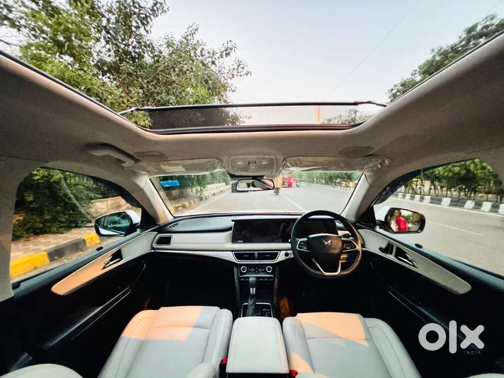 Mahindra Xuv700 Ax7 Luxury Pack Awd, 2022, Petrol