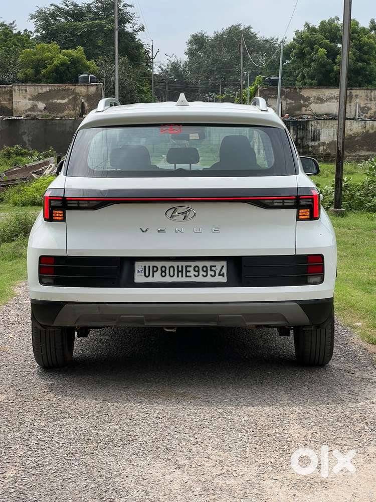 Hyundai Venue 1.2 S (o), 2024, Petrol