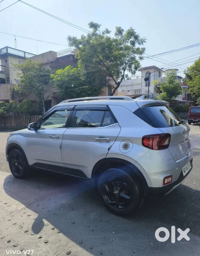 Venue With Sunroof 20k Driven! More Details D