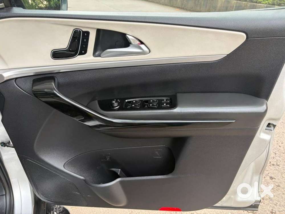 Mahindra Xuv700 2.2 Ax 7 Diesel At Luxury Pack Str, 2023, Diesel