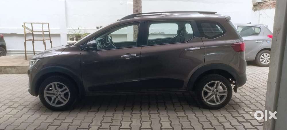 Renault Triber Rxz, 2023, Petrol
